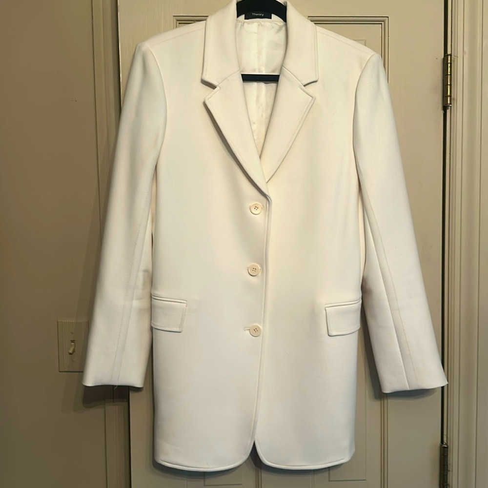 Theory blazer 
Size 12
Cream colored